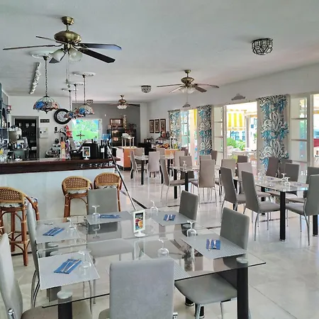 Dona Carlota Living 아파트